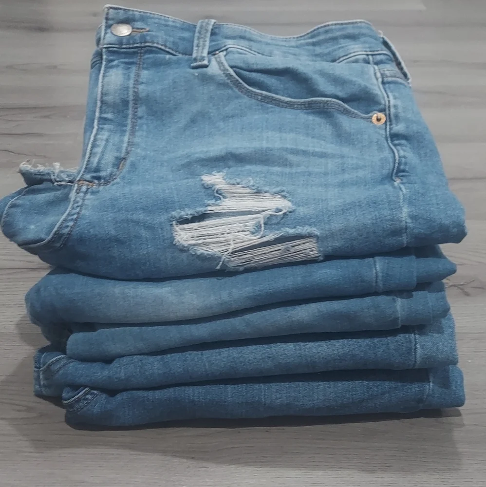 Universal Thread Jean Bundle - Picture 1 of 13
